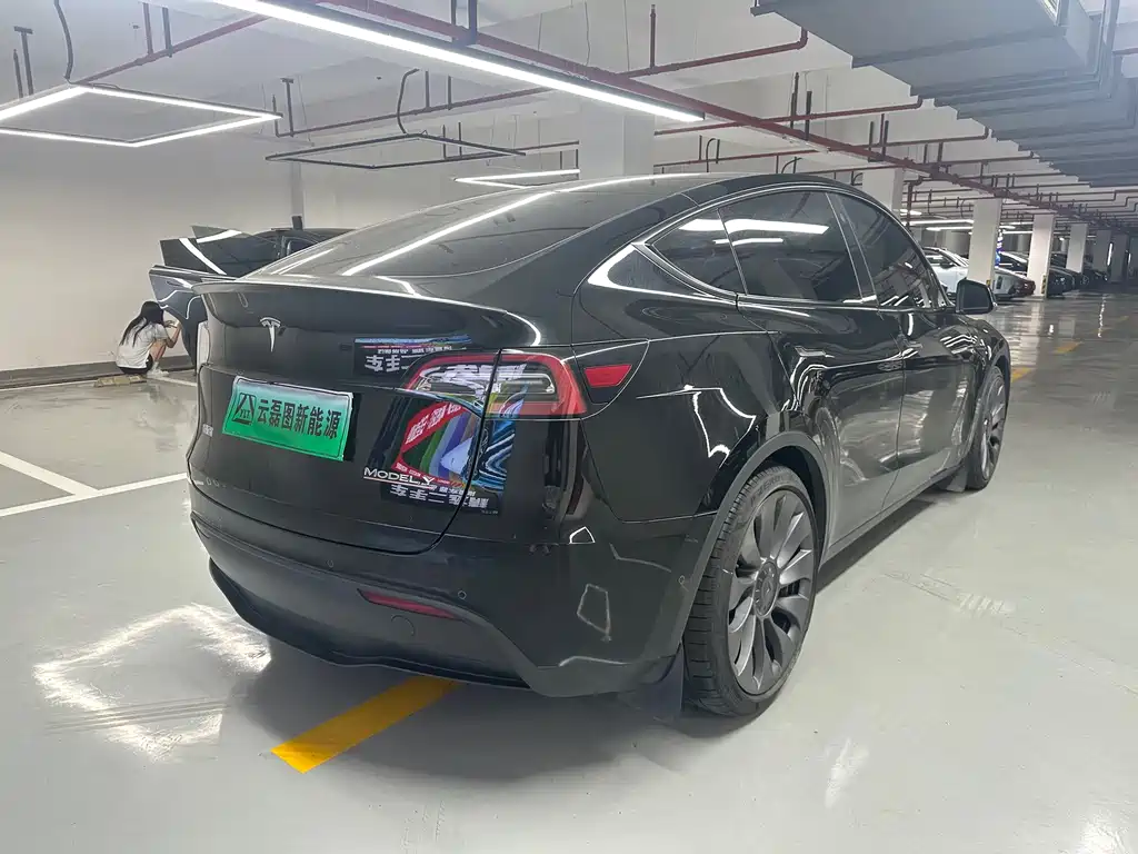 Tesla Model Y — фото 4