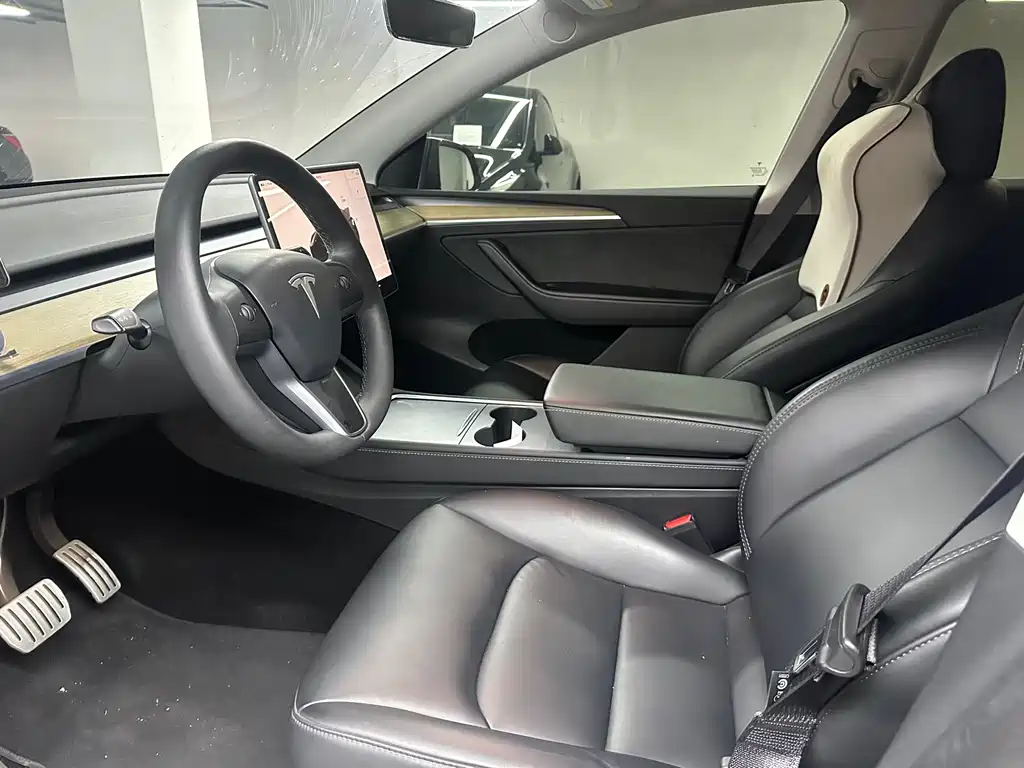 Tesla Model Y — фото 6