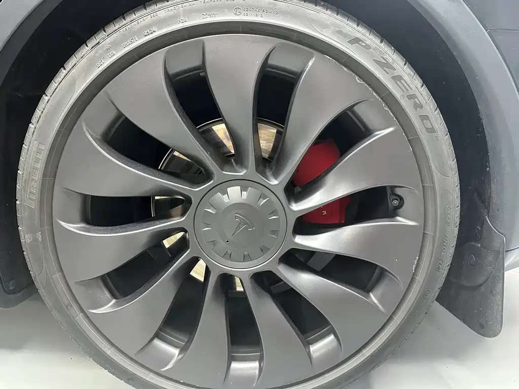 Tesla Model Y — фото 9