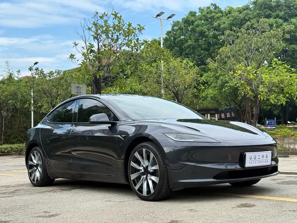 Tesla Model 3 — фото 3