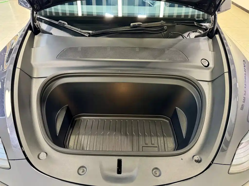 Tesla Model Y — фото 11