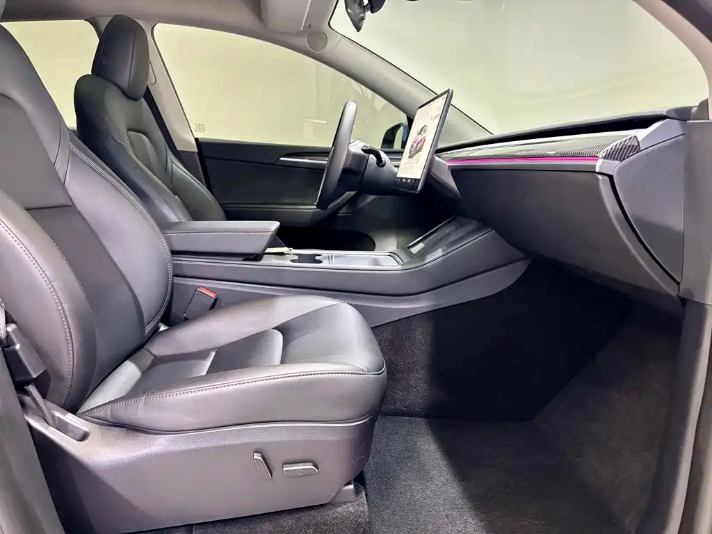 Tesla Model Y — фото 17