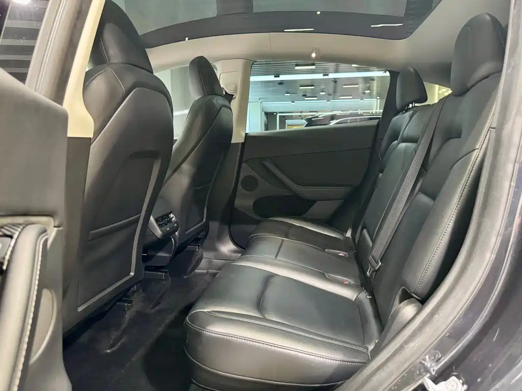 Tesla Model Y — фото 25