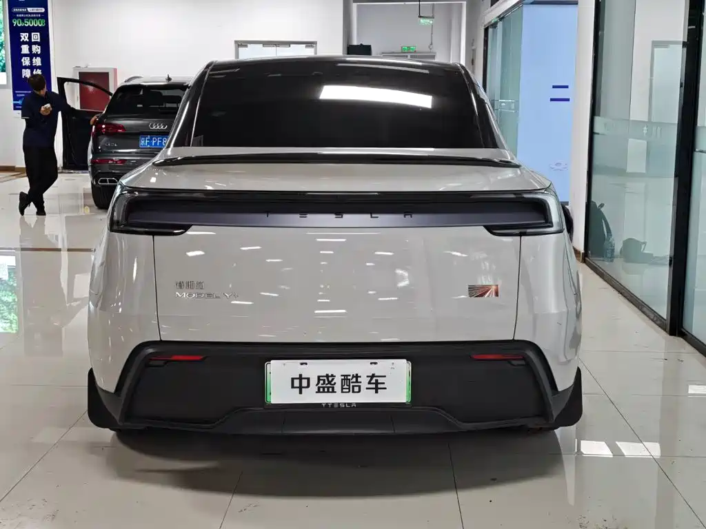 Tesla Model Y — фото 4