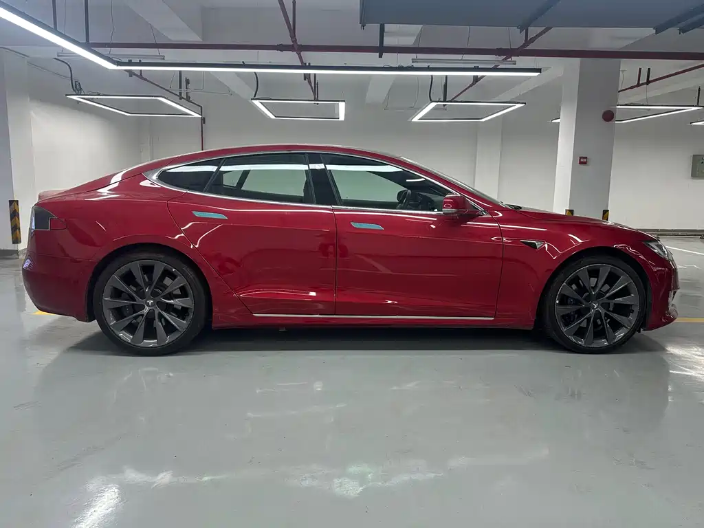 Tesla Model S — фото 4