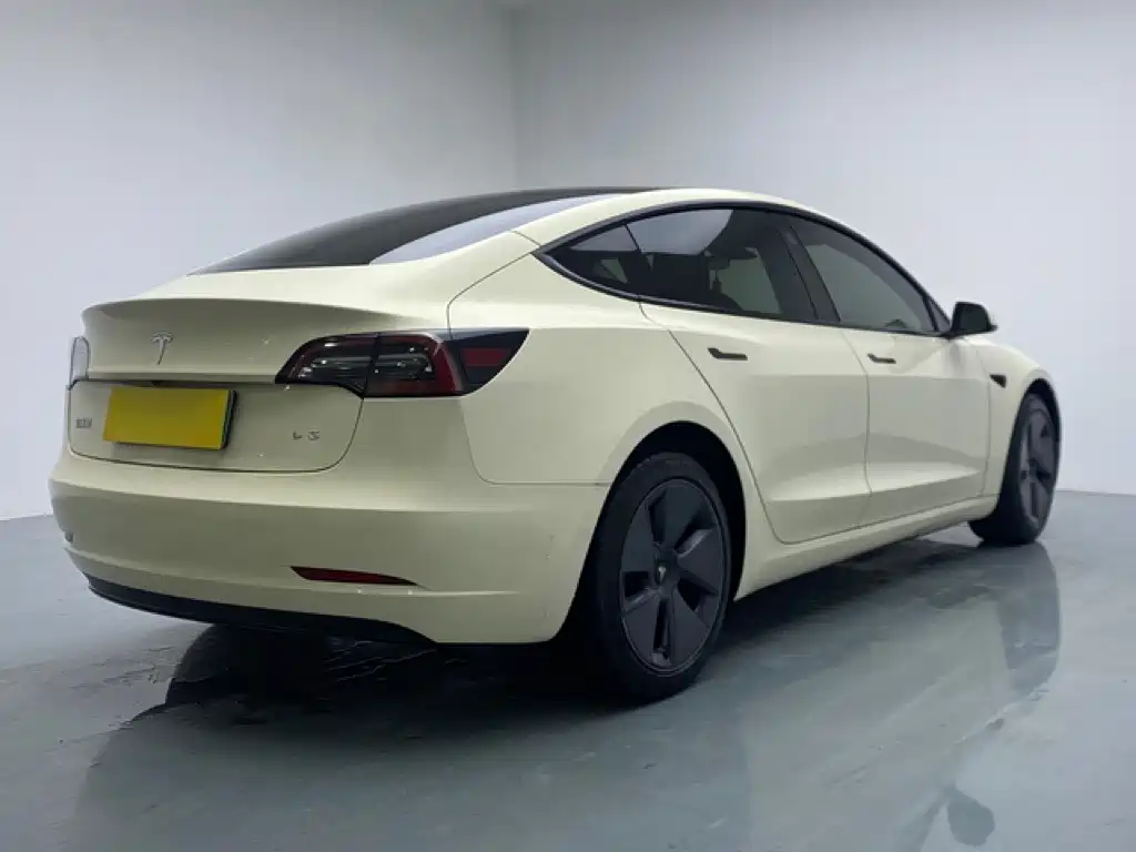 Tesla Model 3 — фото 6