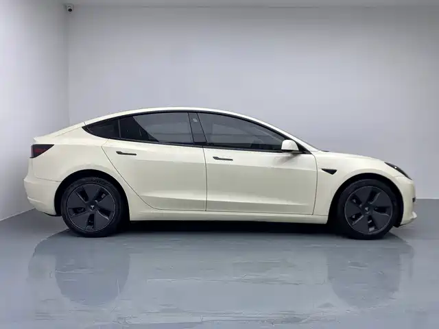 Tesla Model 3 — фото 8