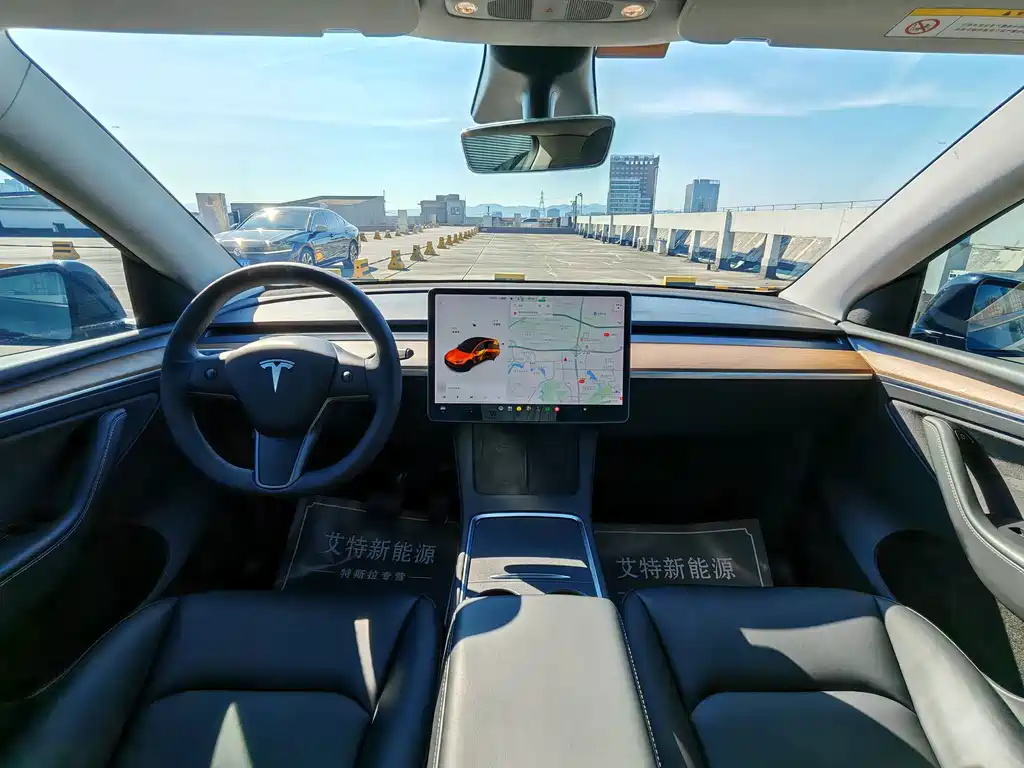 Tesla Model Y — фото 8