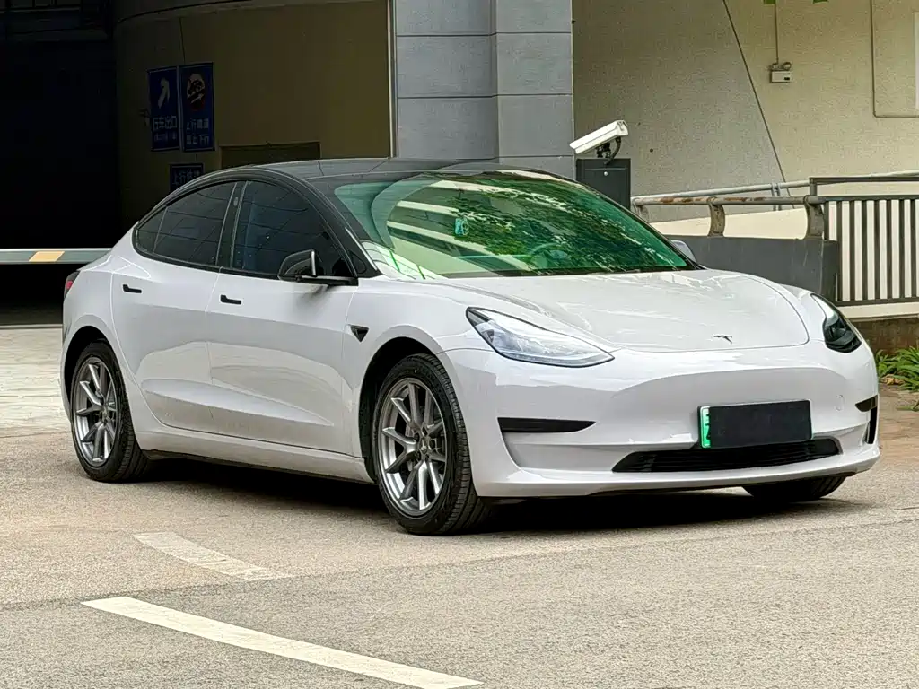 Tesla Model 3 — фото 3