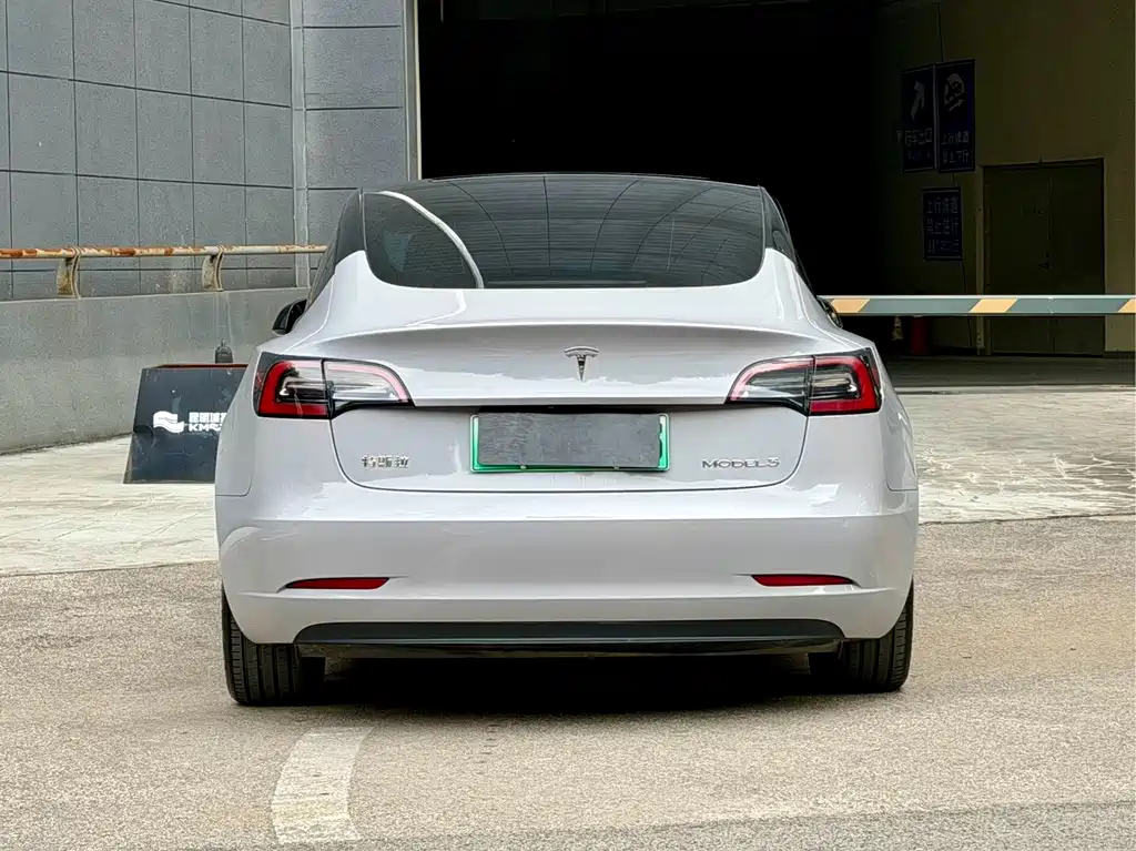 Tesla Model 3 — фото 5