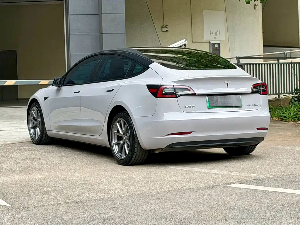 Tesla Model 3 — фото 6