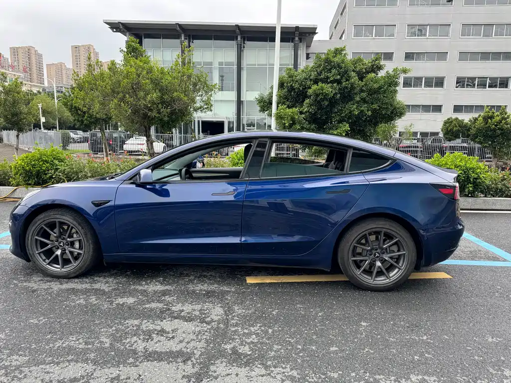 Tesla Model 3 — фото 10