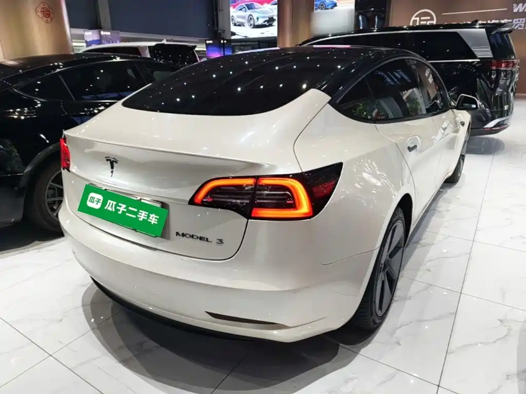 Tesla Model 3 — фото 7