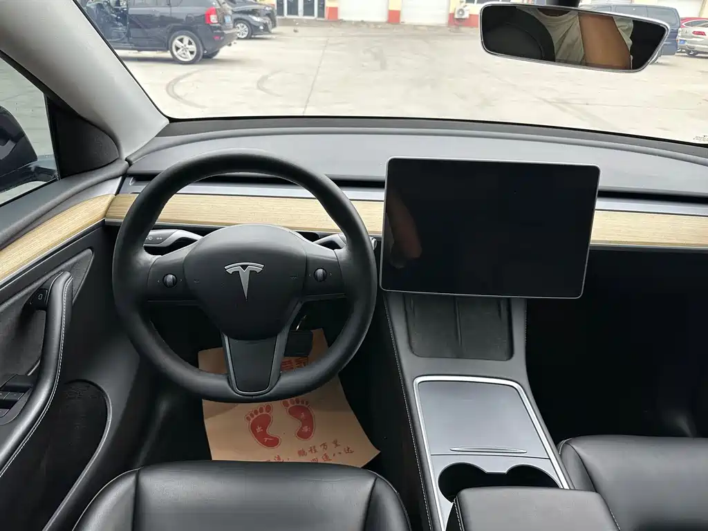 Tesla Model Y — фото 6