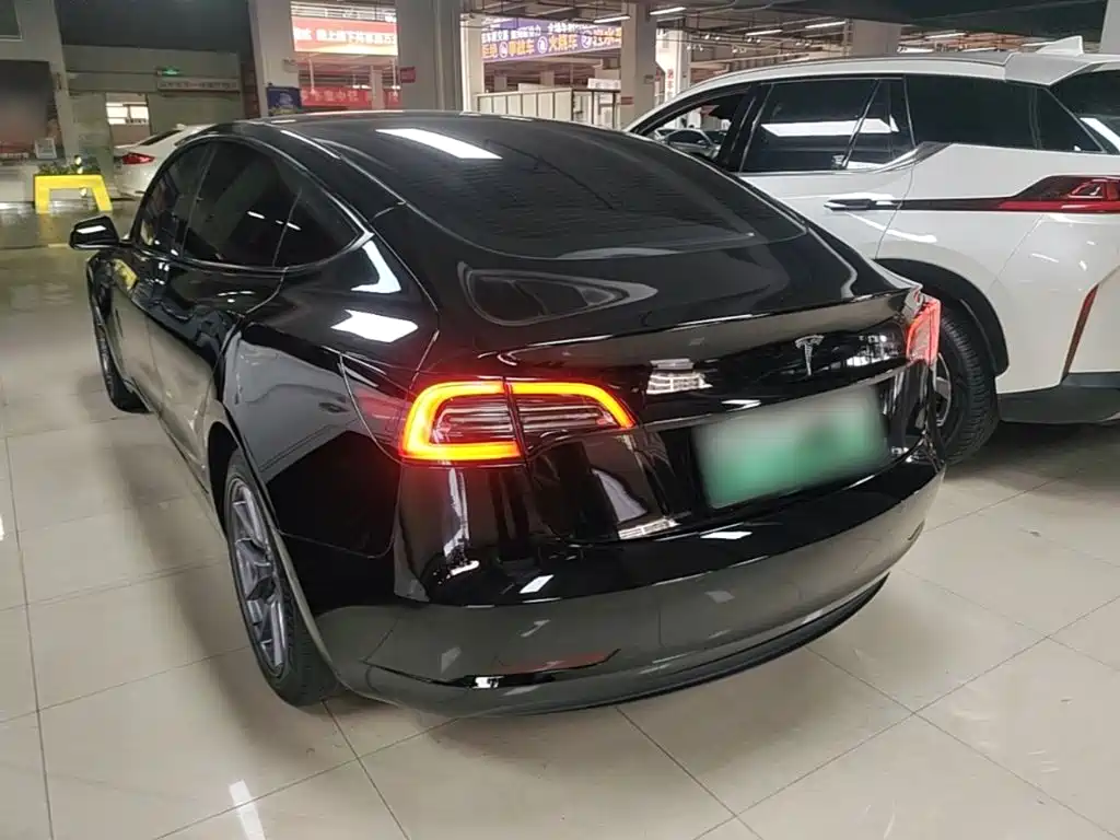 Tesla Model 3 — фото 5