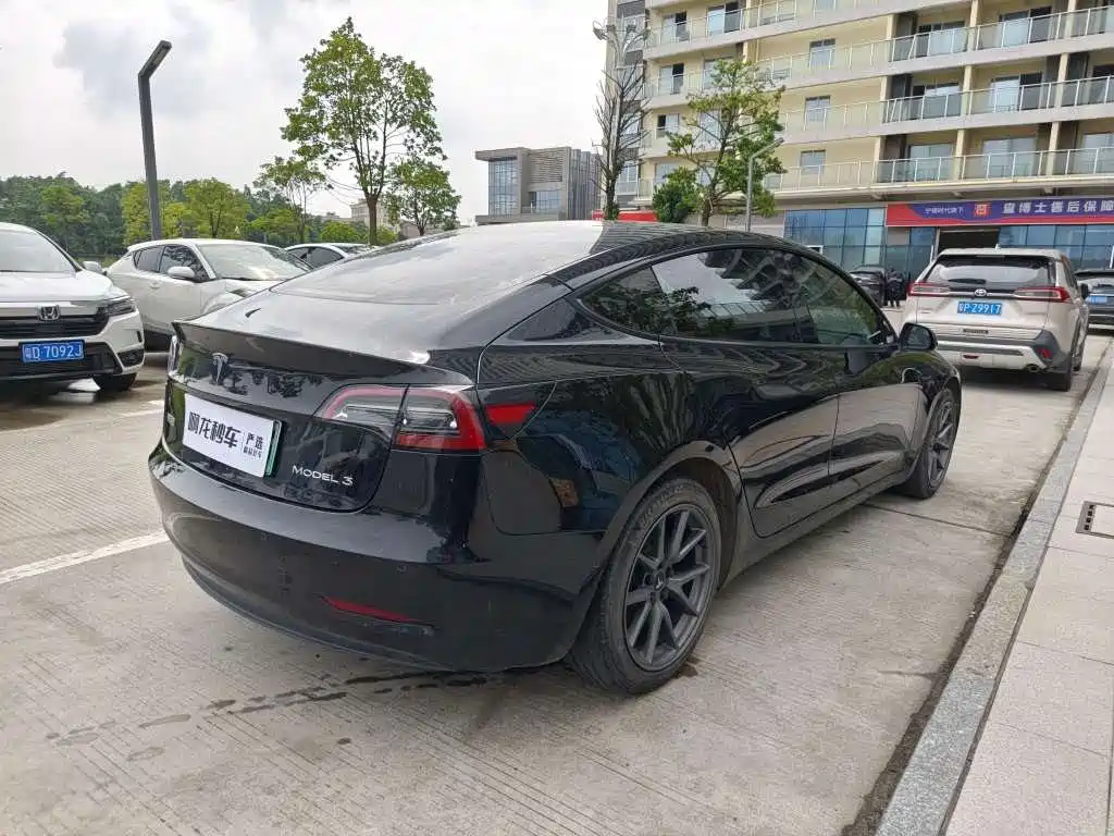 Tesla Model 3 — фото 5