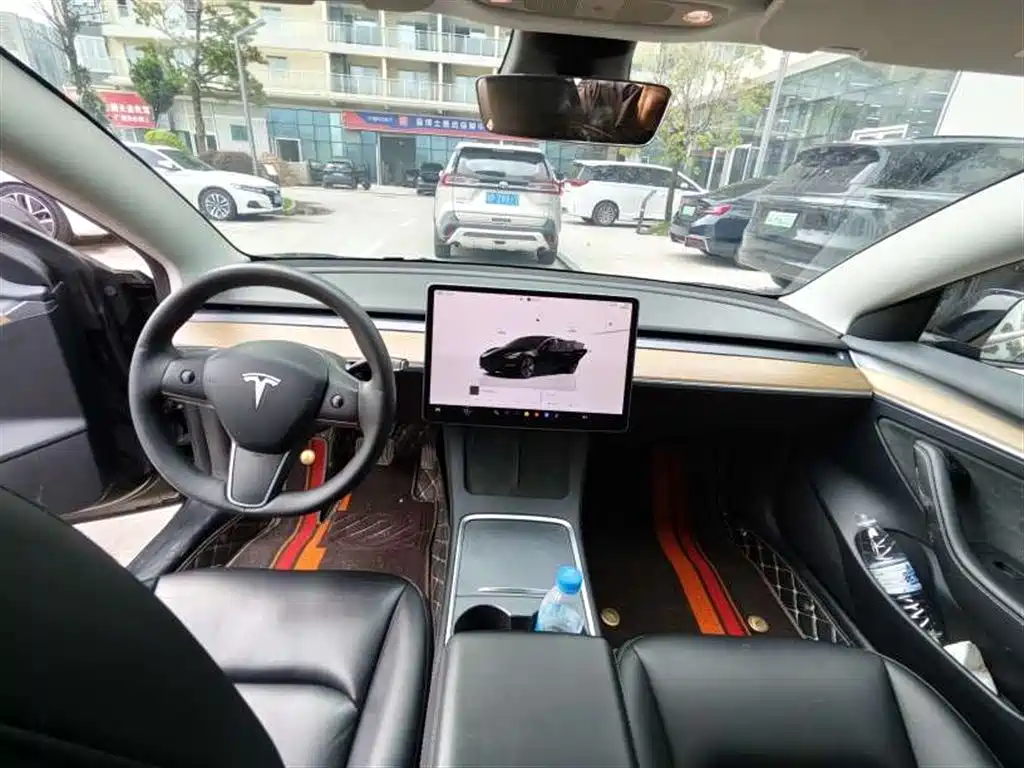 Tesla Model 3 — фото 8