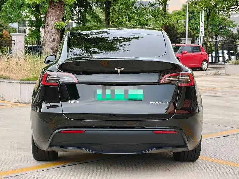Tesla Model Y — фото 5