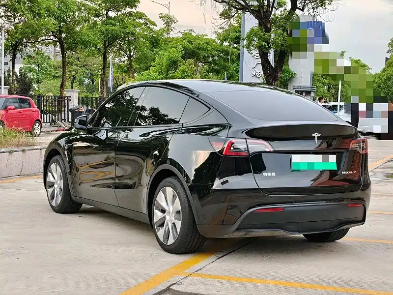 Tesla Model Y — фото 6