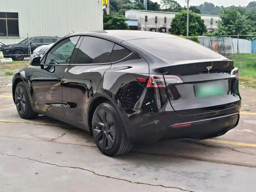 Tesla Model Y — фото 5