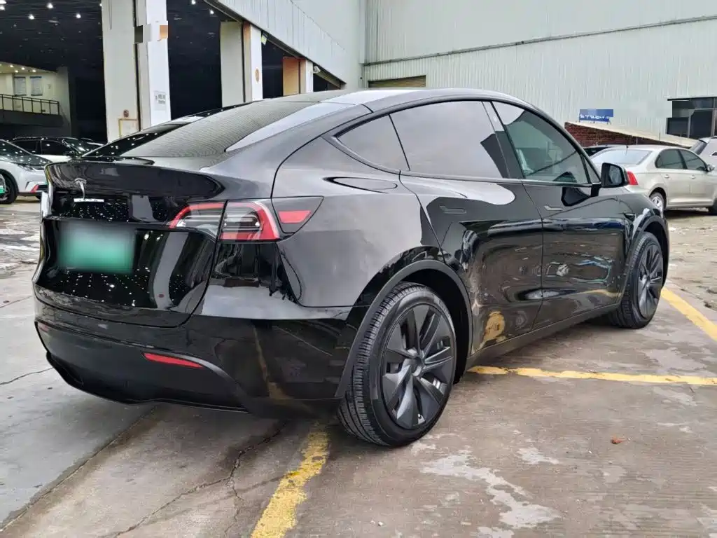 Tesla Model Y — фото 7