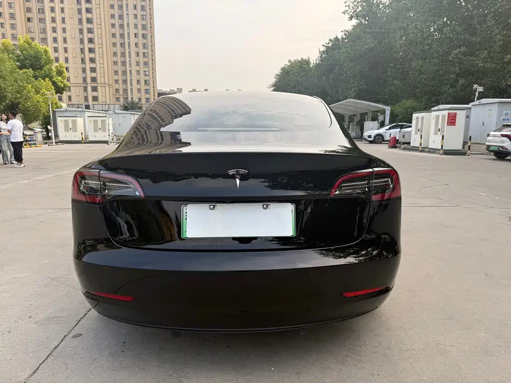 Tesla Model 3 — фото 9