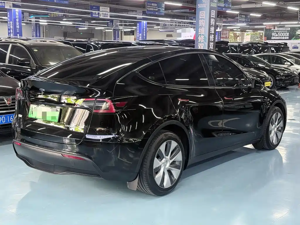 Tesla Model Y — фото 4