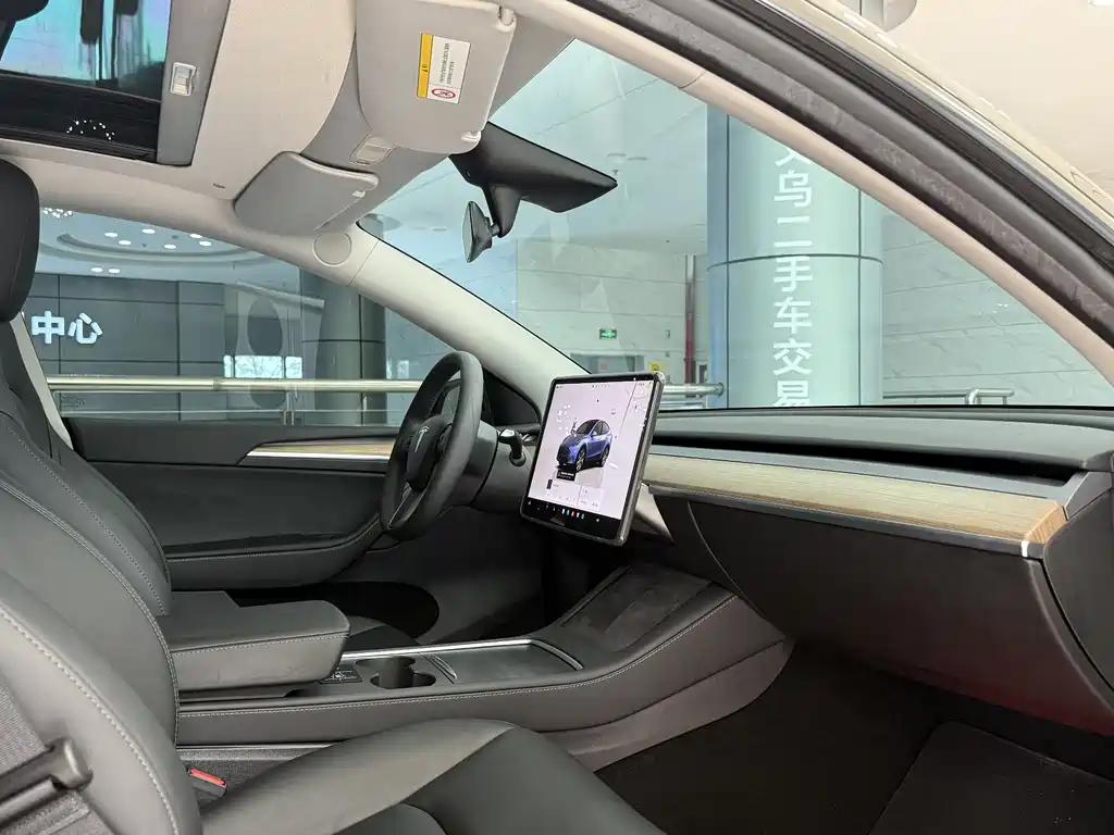 Tesla Model Y — фото 7