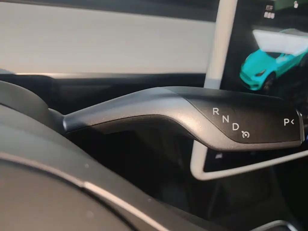 Tesla Model Y — фото 14