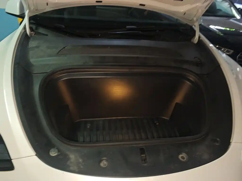 Tesla Model Y — фото 11