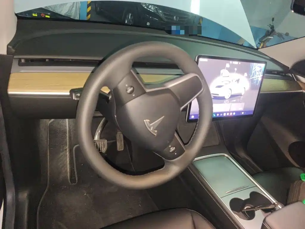 Tesla Model Y — фото 13