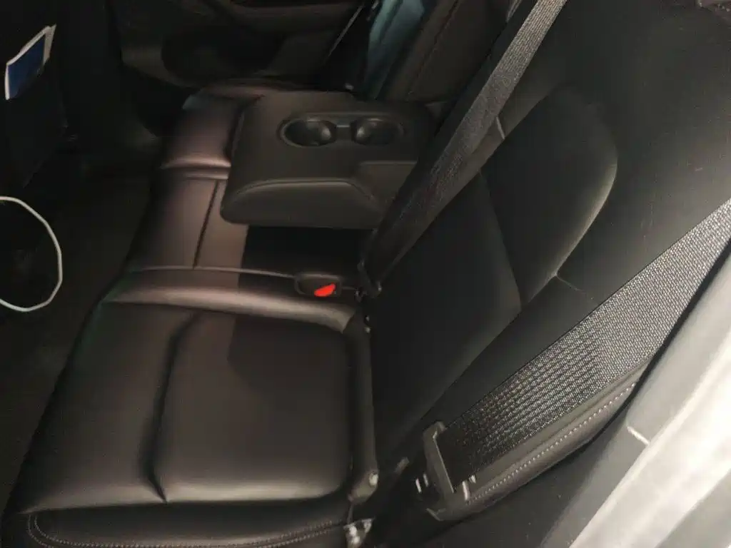 Tesla Model Y — фото 15