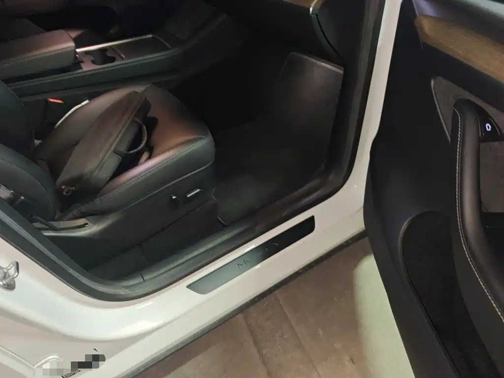 Tesla Model Y — фото 18