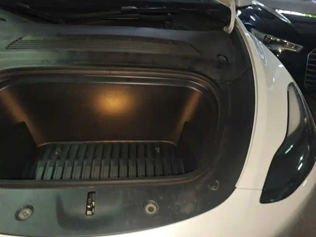 Tesla Model Y — фото 21