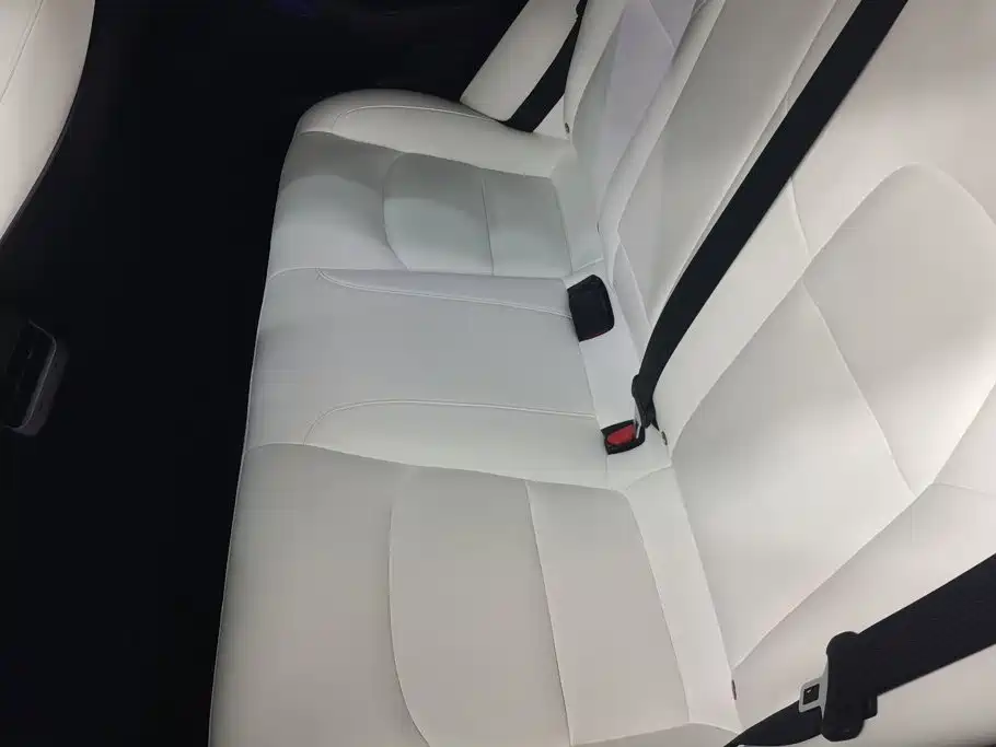 Tesla Model 3 — фото 11