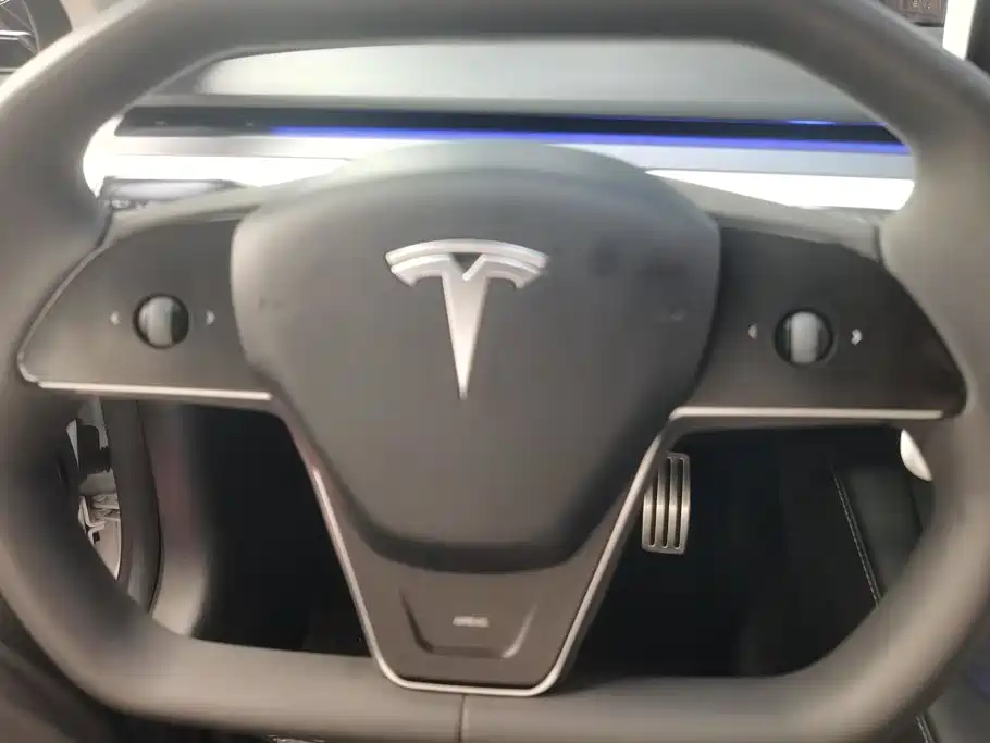 Tesla Model 3 — фото 15