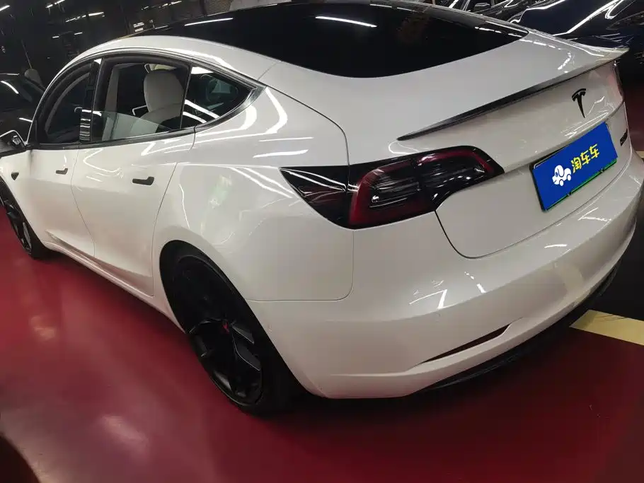 Tesla Model 3 — фото 3