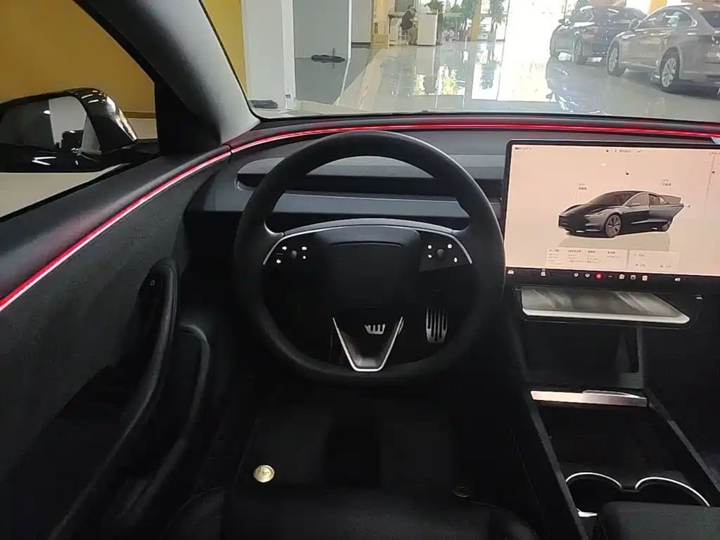 Tesla Model 3 — фото 11
