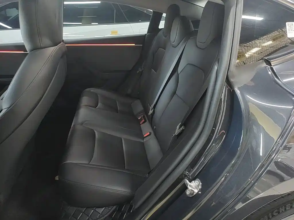 Tesla Model 3 — фото 17