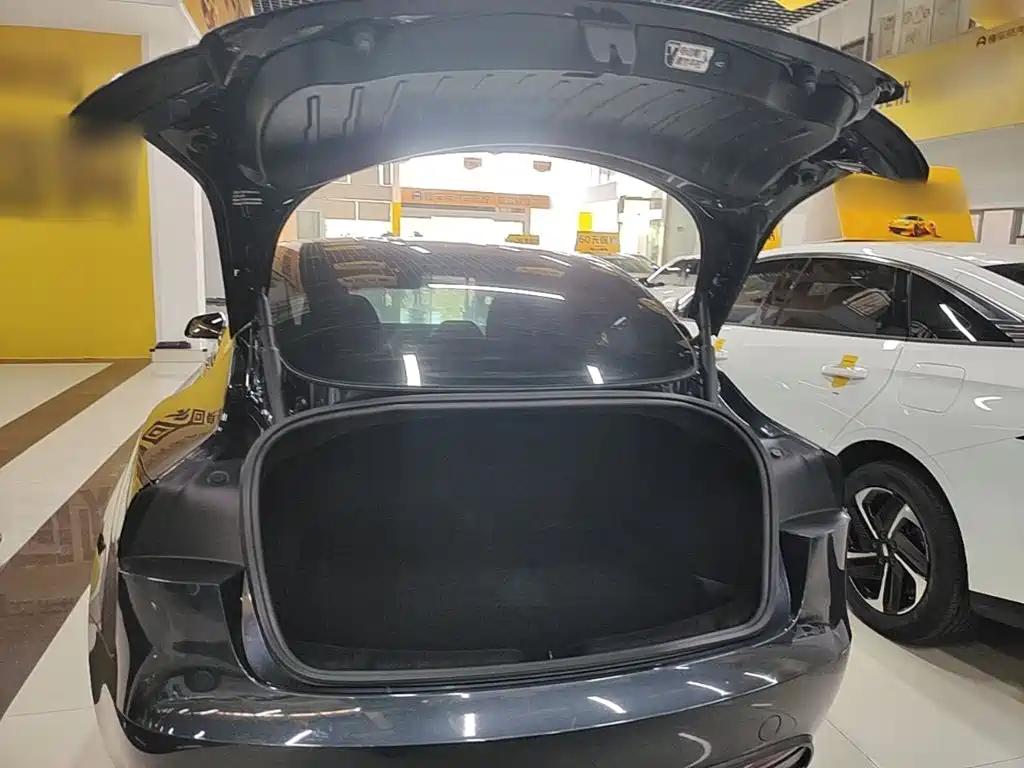 Tesla Model 3 — фото 19