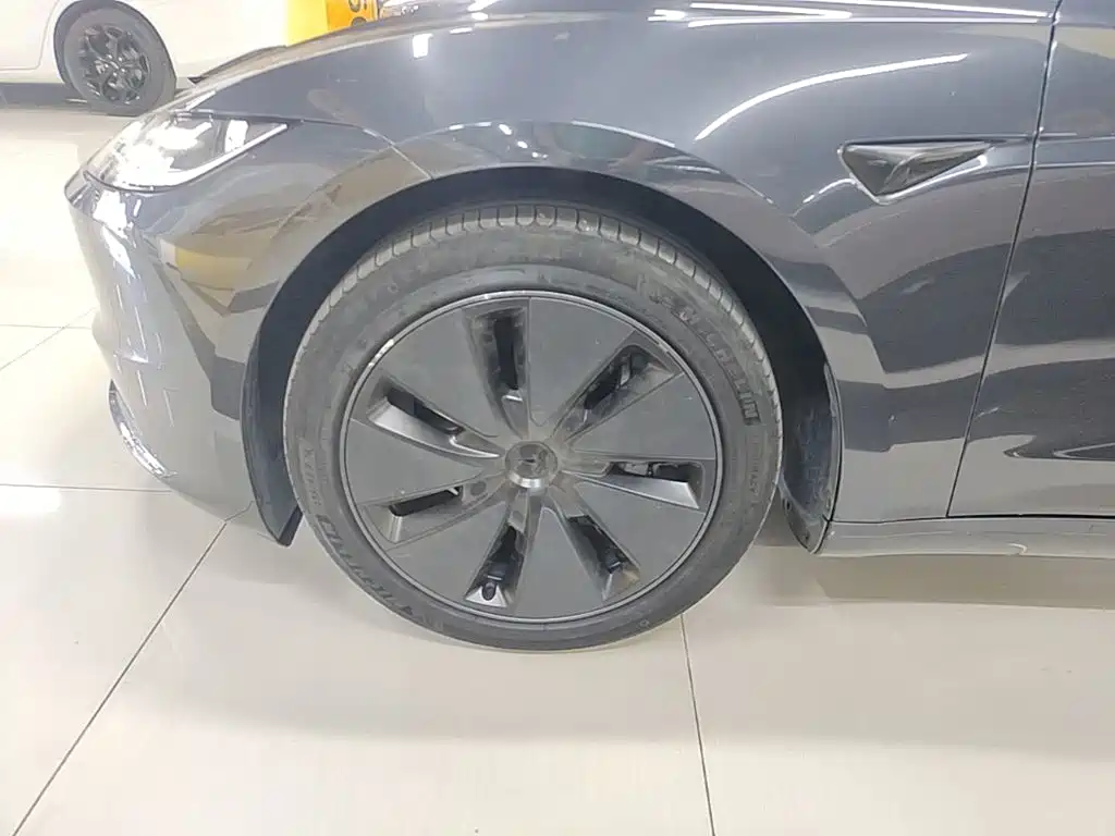 Tesla Model 3 — фото 23