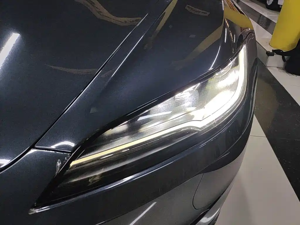 Tesla Model 3 — фото 24