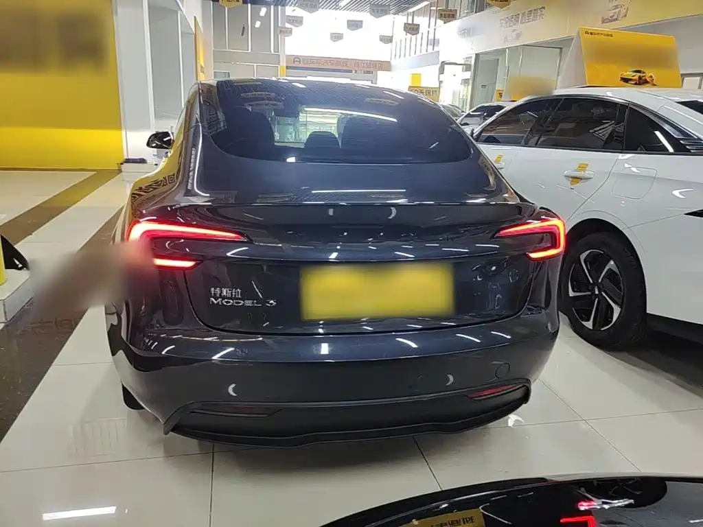 Tesla Model 3 — фото 6