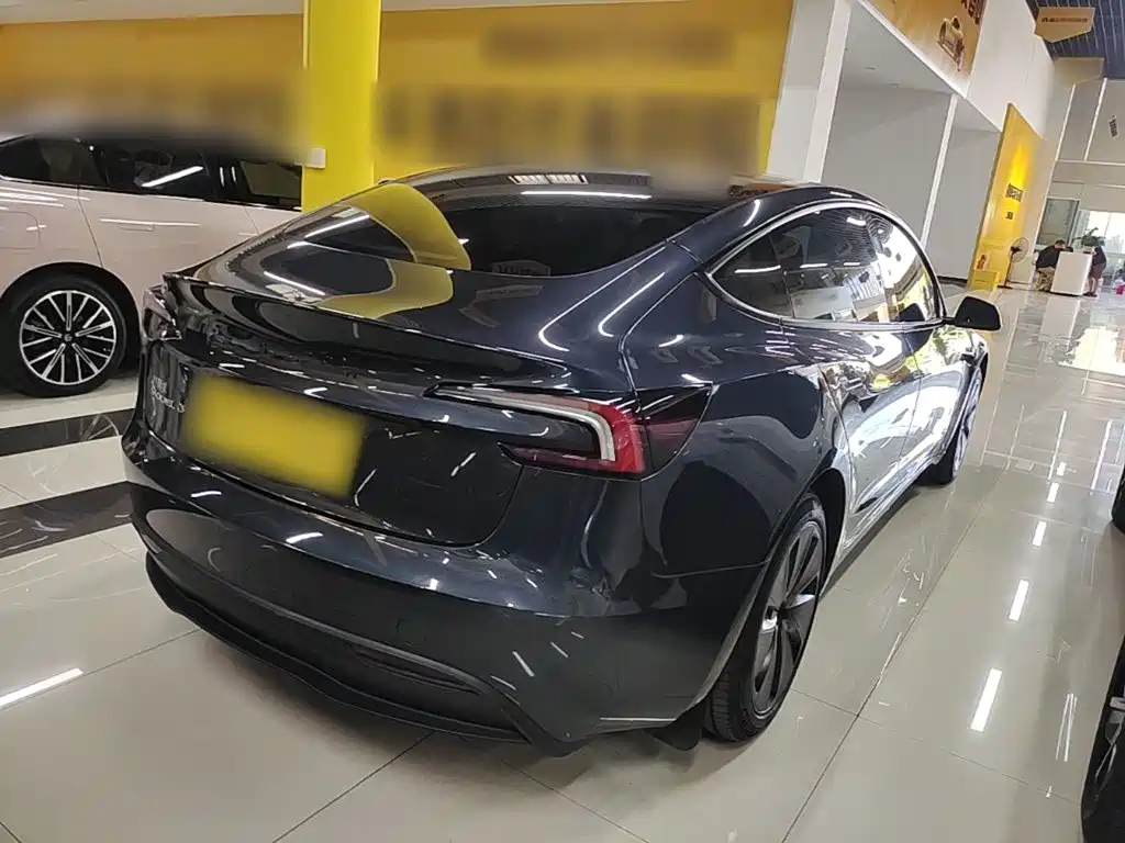 Tesla Model 3 — фото 7