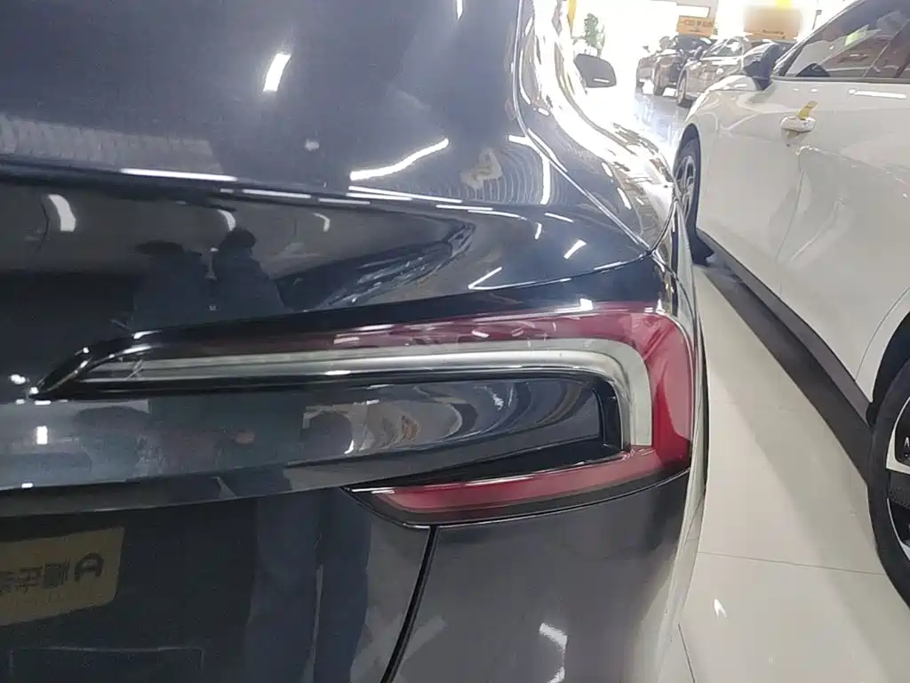 Tesla Model 3 — фото 8