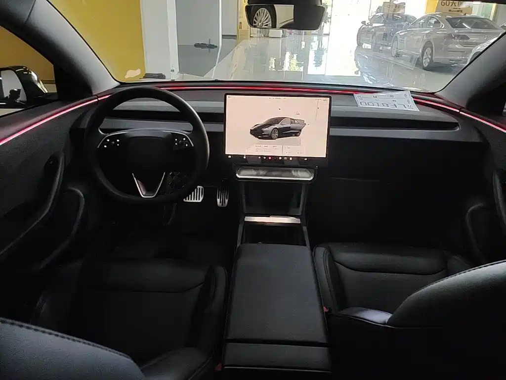 Tesla Model 3 — фото 10