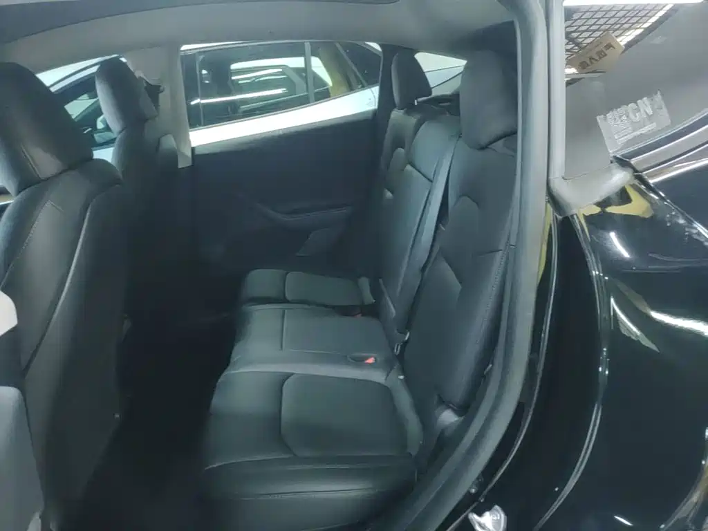 Tesla Model Y — фото 17