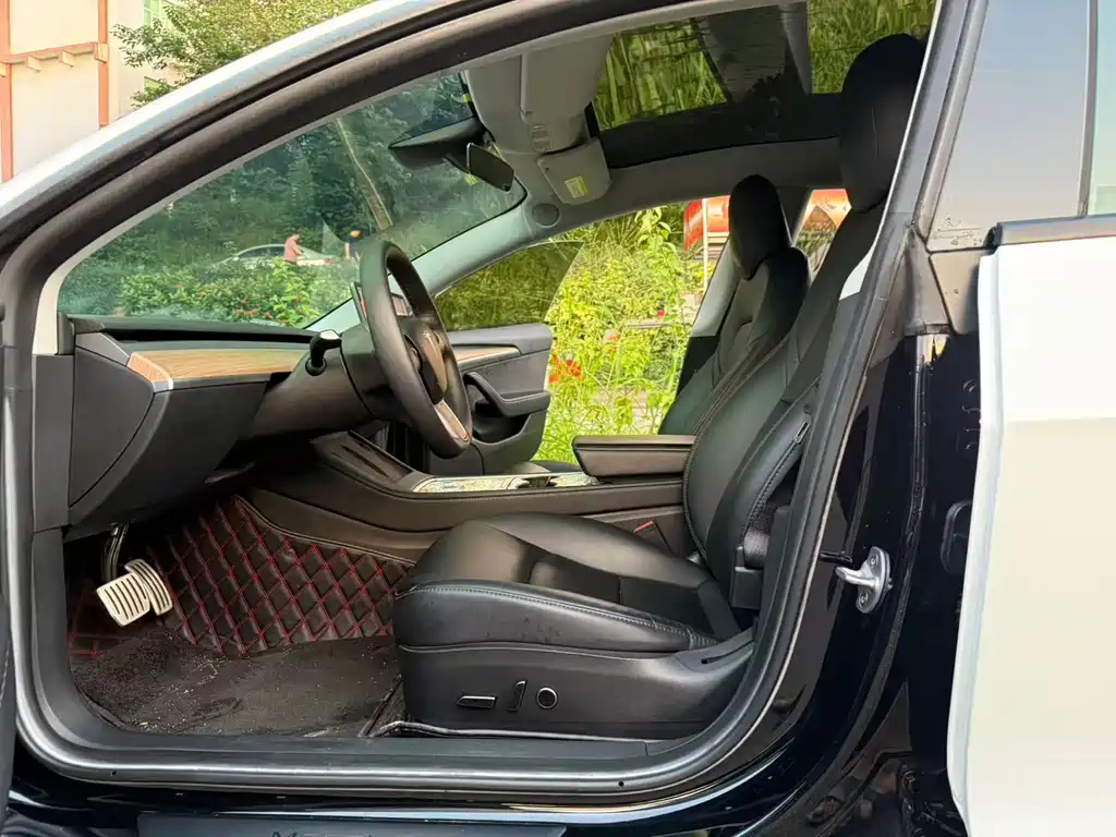 Tesla Model 3 — фото 11