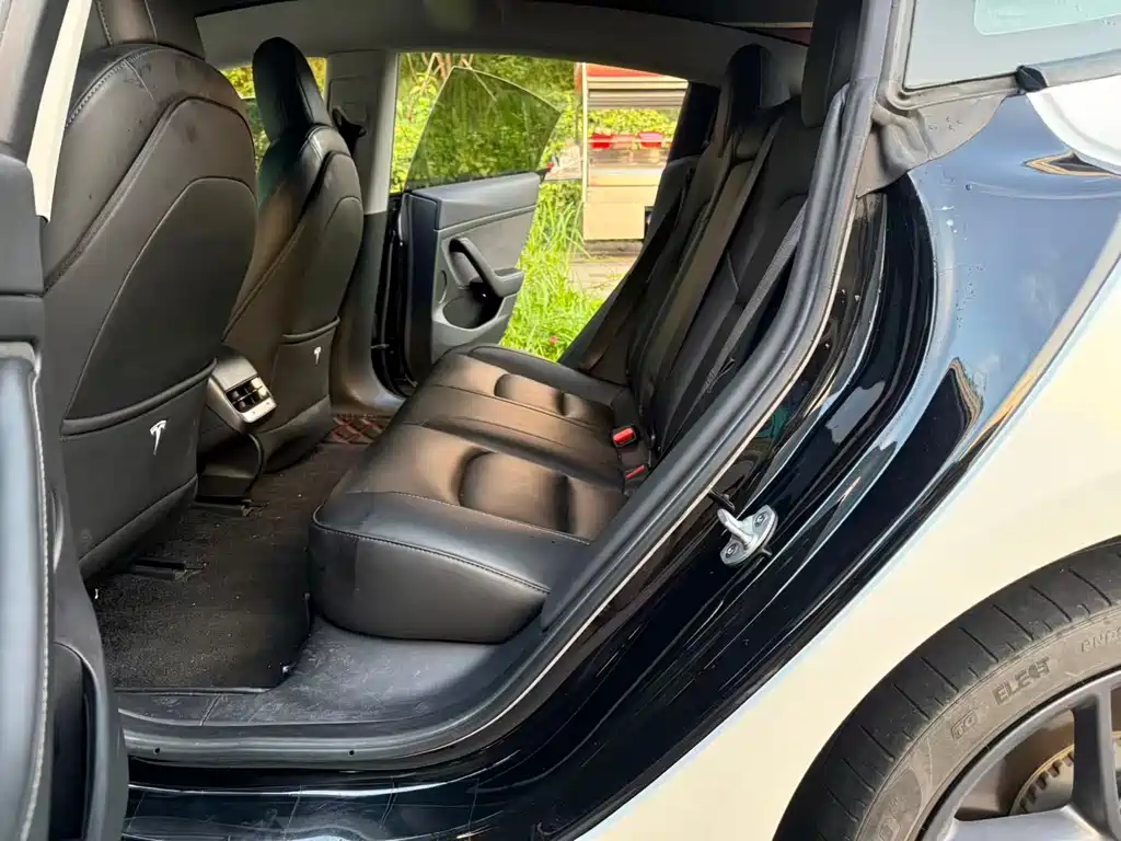 Tesla Model 3 — фото 10