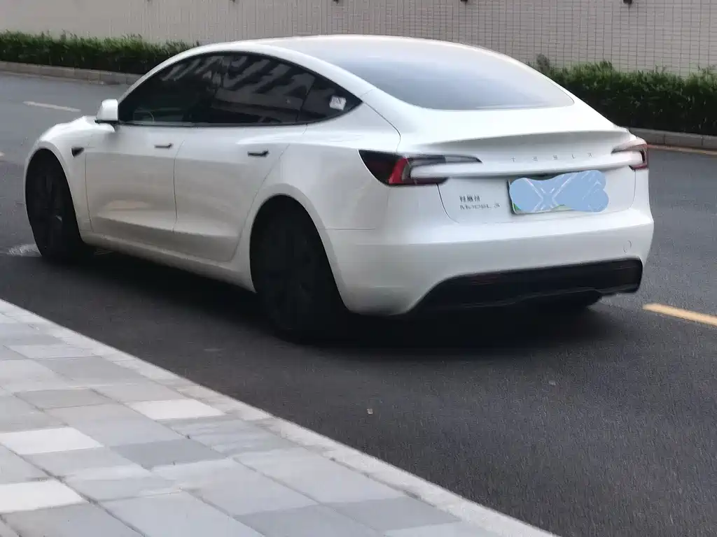 Tesla Model 3 — фото 11